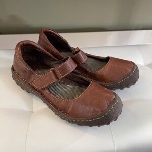 Born Brown Leather Casual Mary Jane Shoe Hook and Loop Strap Cushioned Sz 6M US